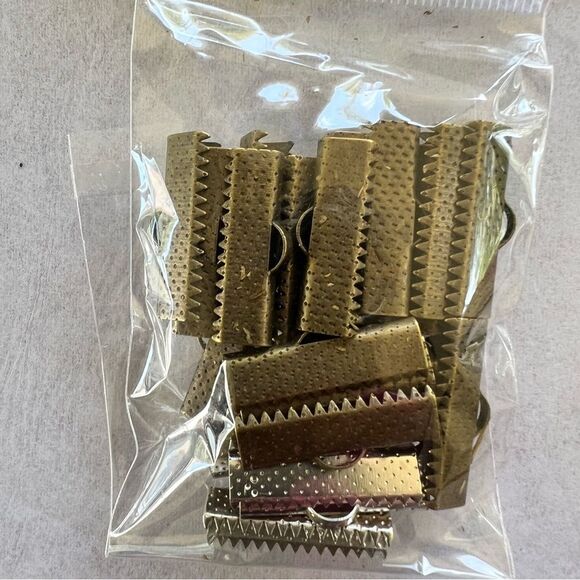 Over 10 Bags of Assorted Jewelry Making Supplies - Picture 10 of 13